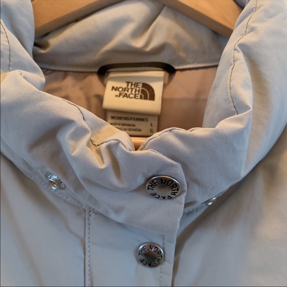 The Northface Down Sierra Vest In Dove Gray - Picture 2 of 6